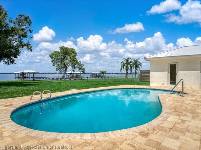 107 Lakefront Lane NW, Lake Placid, FL 33852