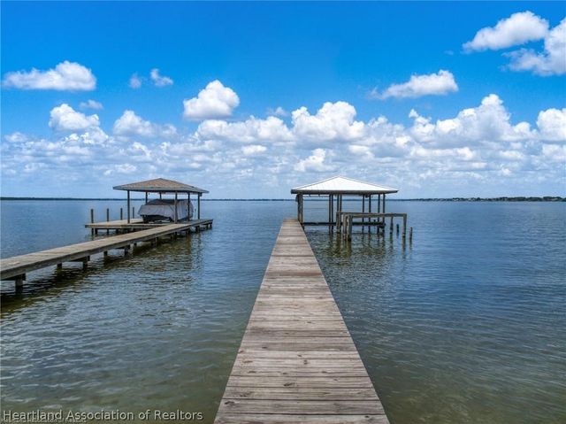 107 Lakefront Lane NW, Lake Placid, FL 33852