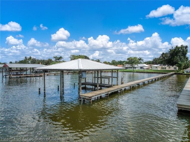 107 Lakefront Lane NW, Lake Placid, FL 33852