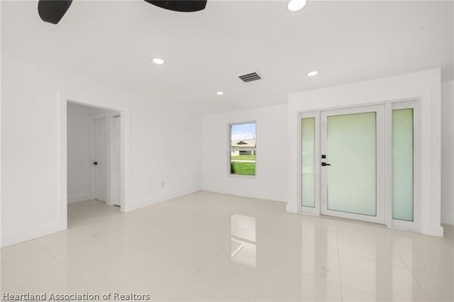 107 Lakefront Lane NW, Lake Placid, FL 33852