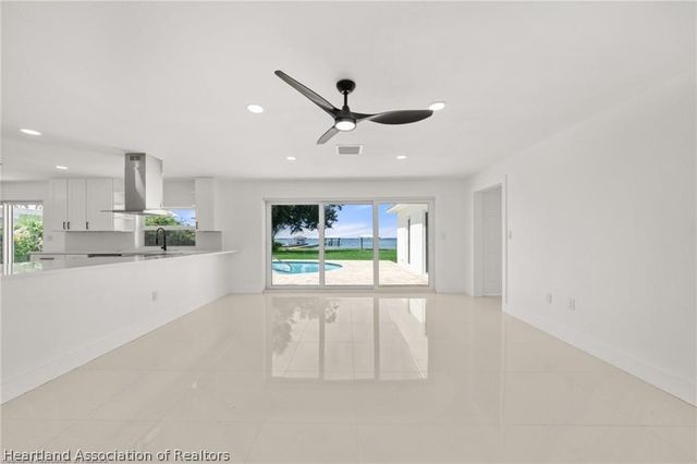 107 Lakefront Lane NW, Lake Placid, FL 33852