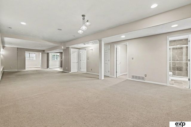 3105 N 161 Avenue, Omaha, NE 68116