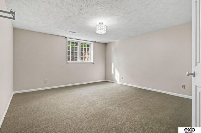 3105 N 161 Avenue, Omaha, NE 68116