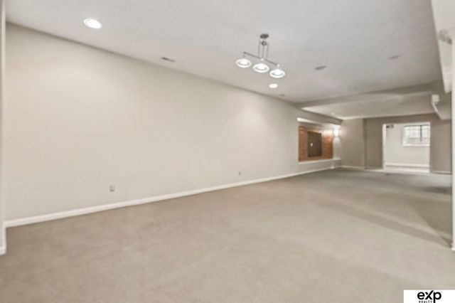 3105 N 161 Avenue, Omaha, NE 68116