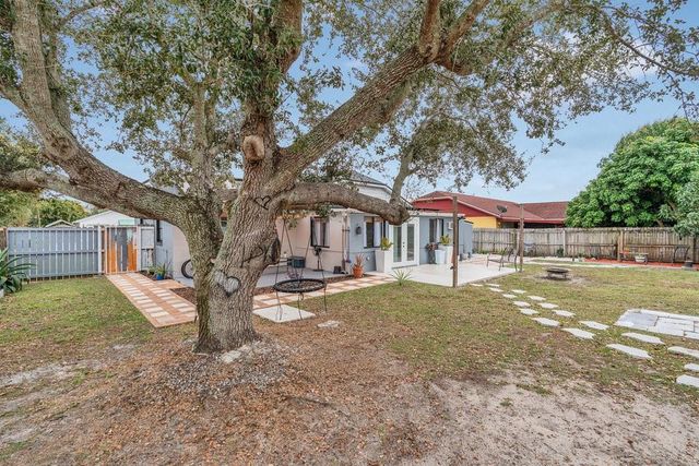 120 CAMPECHE LANE, Kissimmee, FL 34743