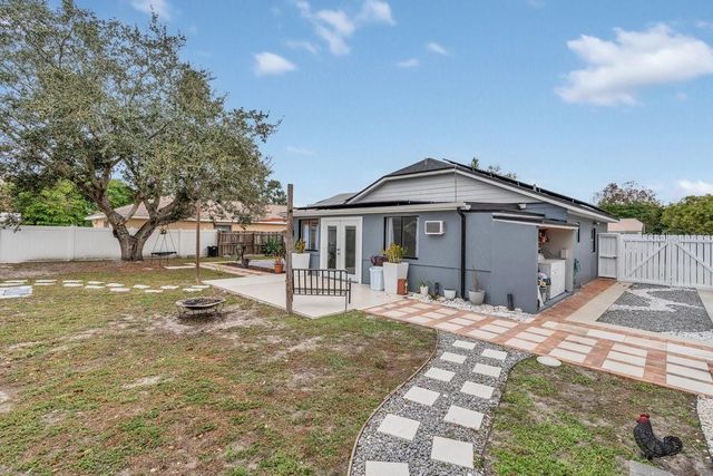 120 CAMPECHE LANE, Kissimmee, FL 34743