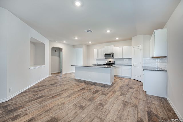 5111 tee box, San Antonio, TX 78261