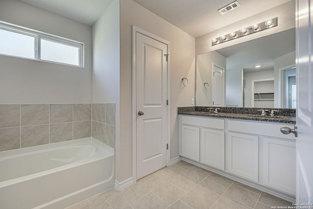 5111 tee box, San Antonio, TX 78261