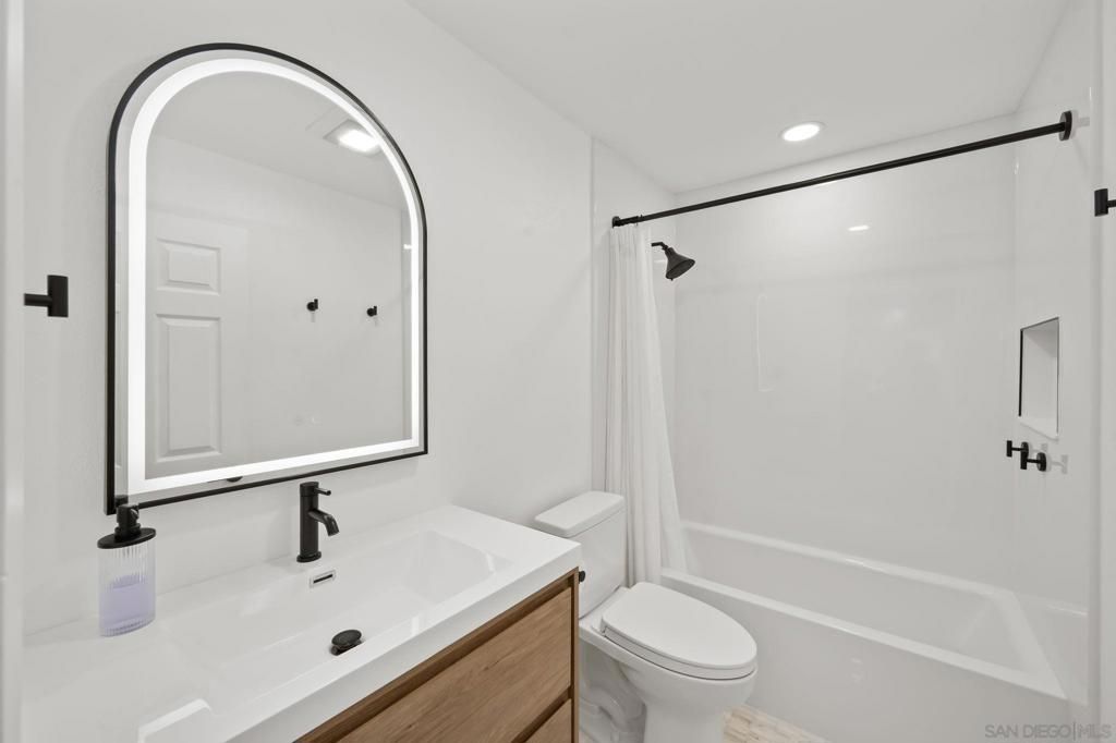 Image 22 of property listing at 3705 Balboa Terrace A, San Diego, CA 92117