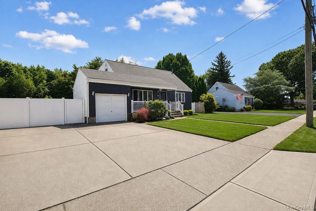 44 Sunset Avenue, Farmingdale, NY 11735 — photo 2