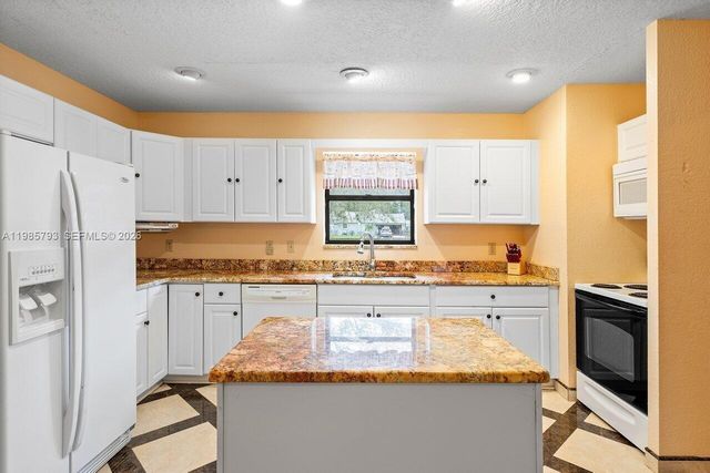 17315 N 60th Ln N, Loxahatchee, FL 33470