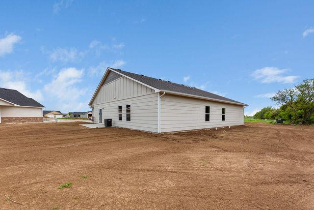 400 Trails Head Circle, Goddard, KS 67052