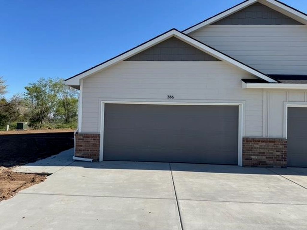 400 Trails Head Circle, Goddard, KS 67052