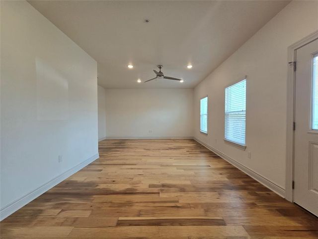 2105 Tiger TRL 403, Round Rock, TX 78665