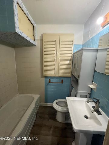 3001 FOREST Boulevard, Jacksonville, FL 32246