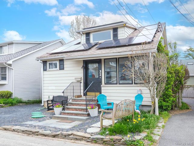 32 9th Avenue, Sea Cliff, NY 11579