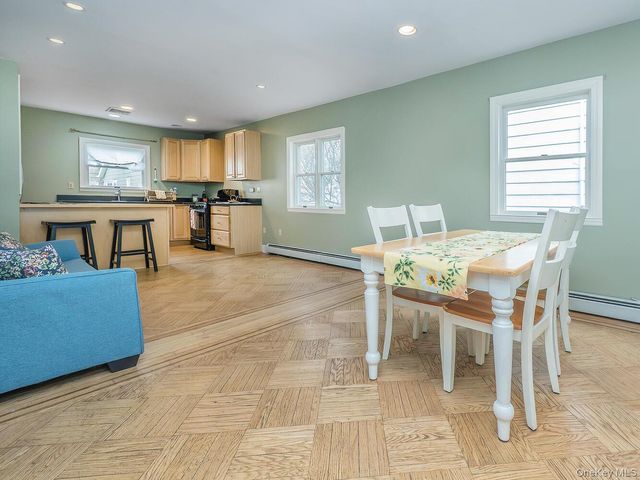 32 9th Avenue, Sea Cliff, NY 11579