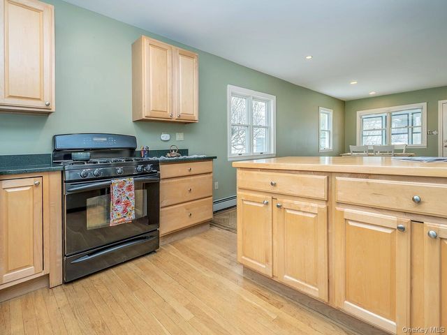 32 9th Avenue, Sea Cliff, NY 11579