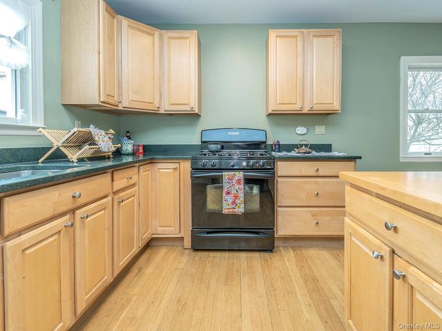 32 9th Avenue, Sea Cliff, NY 11579