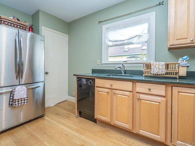 32 9th Avenue, Sea Cliff, NY 11579