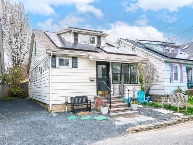 32 9th Avenue, Sea Cliff, NY 11579