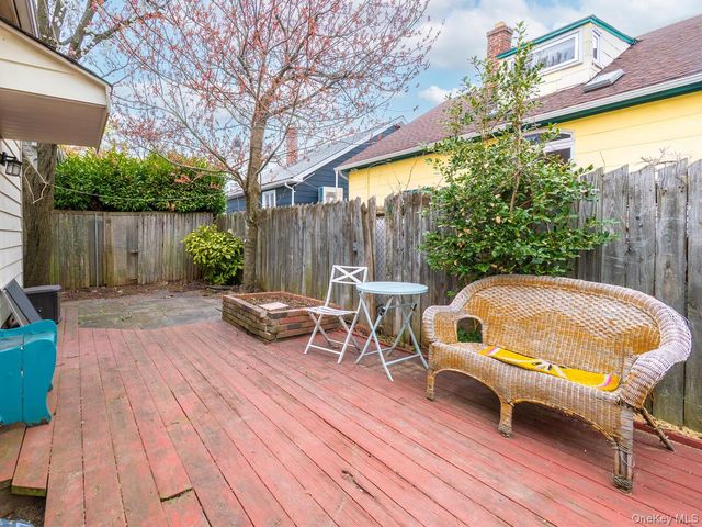 32 9th Avenue, Sea Cliff, NY 11579