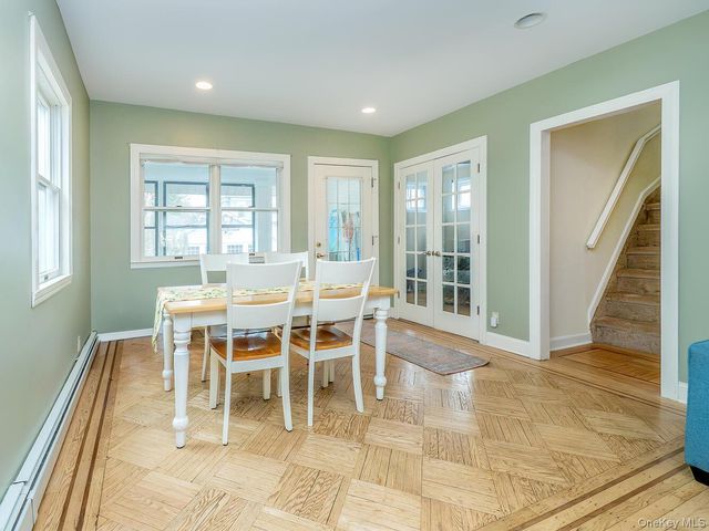 32 9th Avenue, Sea Cliff, NY 11579