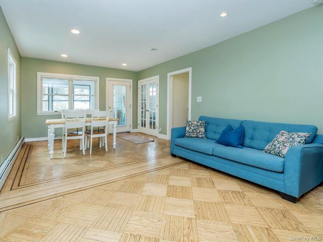 32 9th Avenue, Sea Cliff, NY 11579