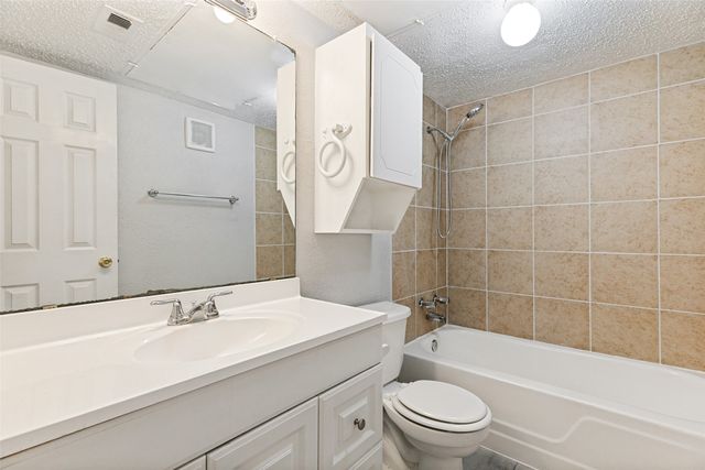 5522 Boca Raton Boulevard 404, Fort Worth, TX 76112