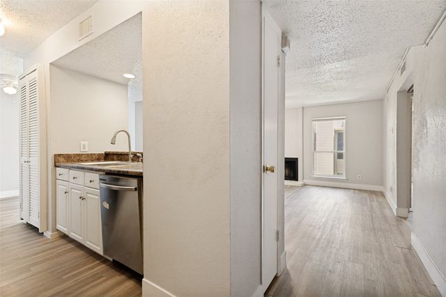 5522 Boca Raton Boulevard 404, Fort Worth, TX 76112