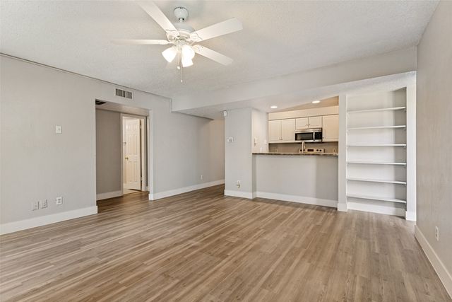 5522 Boca Raton Boulevard 404, Fort Worth, TX 76112
