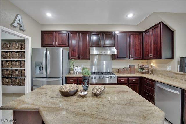 9046 Barium Rock Avenue, Las Vegas, NV 89143