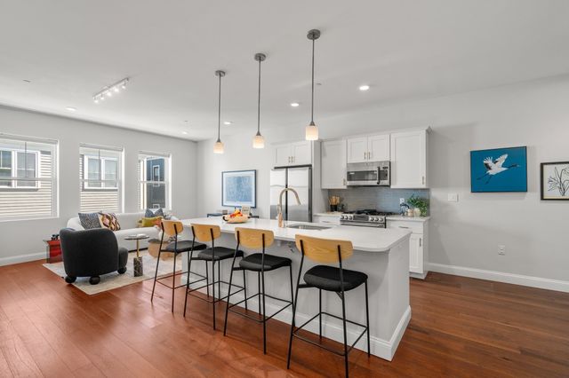 170 W Broadway 310, Boston, MA 02127