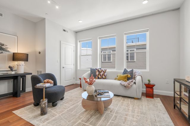 170 W Broadway 310, Boston, MA 02127