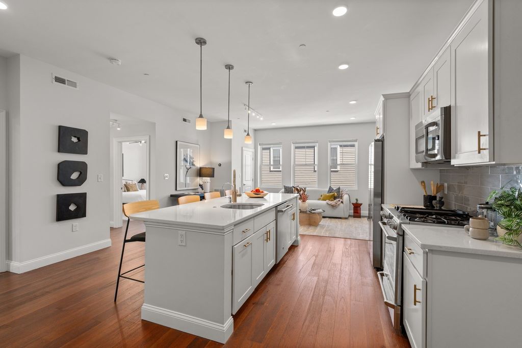 170 W Broadway 310, Boston, MA 02127