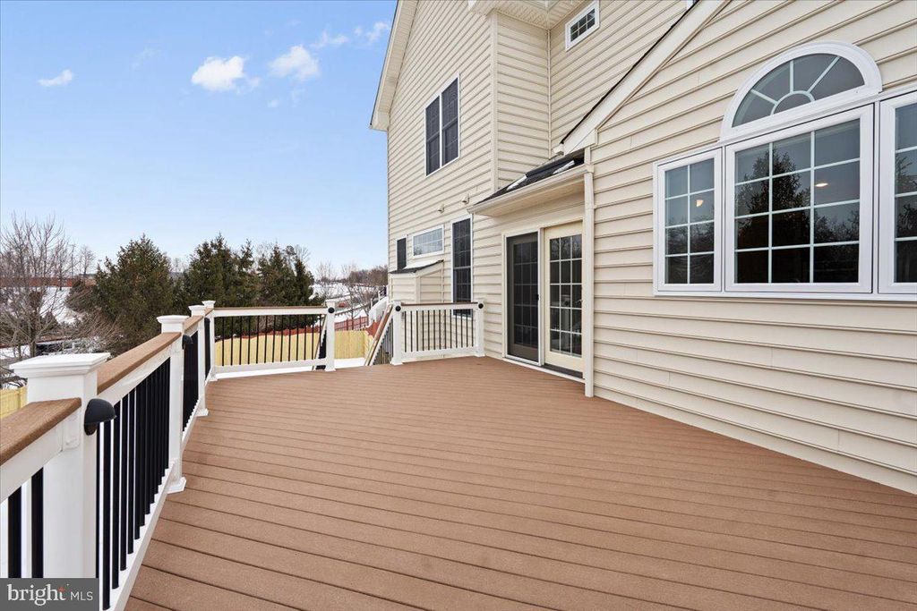 Image 14 of property listing at 23151 GLENORCHY CT, Ashburn, VA 20148