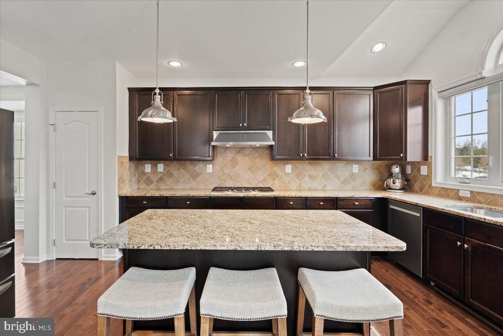 Image 18 of property listing at 23151 GLENORCHY CT, Ashburn, VA 20148