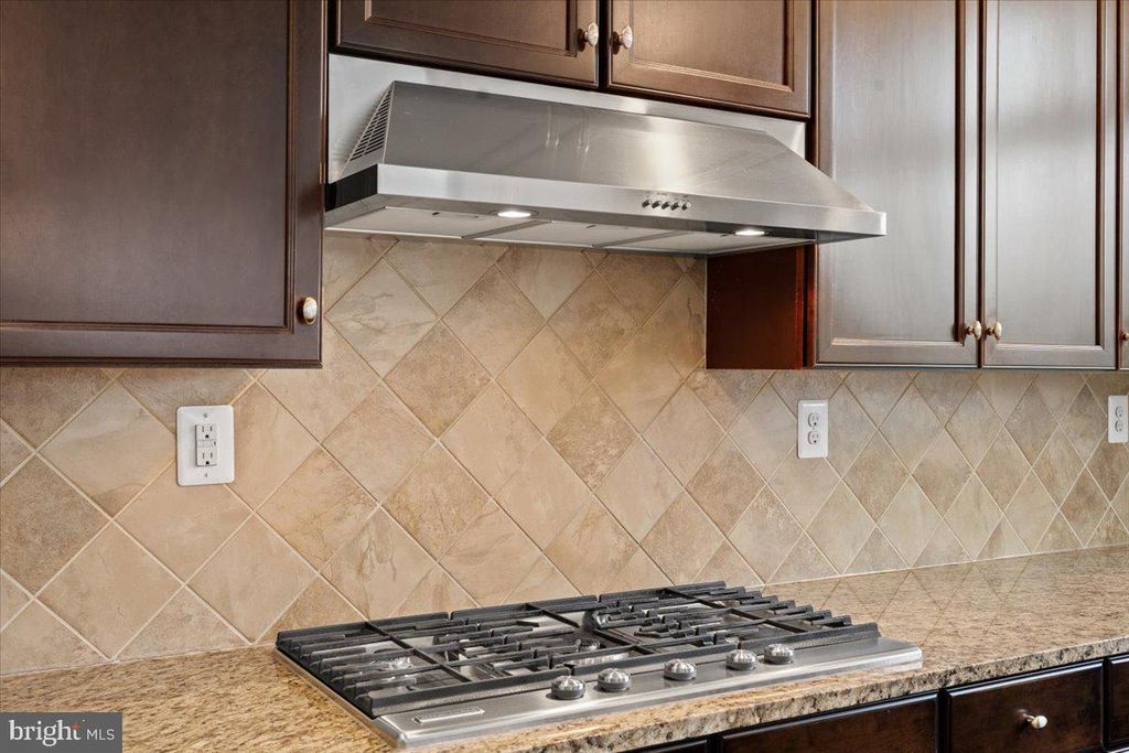 Image 20 of property listing at 23151 GLENORCHY CT, Ashburn, VA 20148