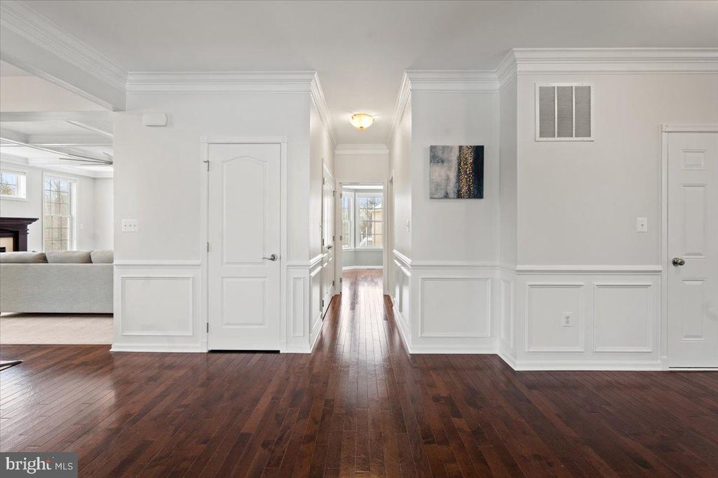 Image 25 of property listing at 23151 GLENORCHY CT, Ashburn, VA 20148