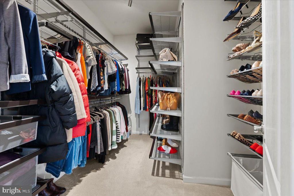 Image 35 of property listing at 23151 GLENORCHY CT, Ashburn, VA 20148