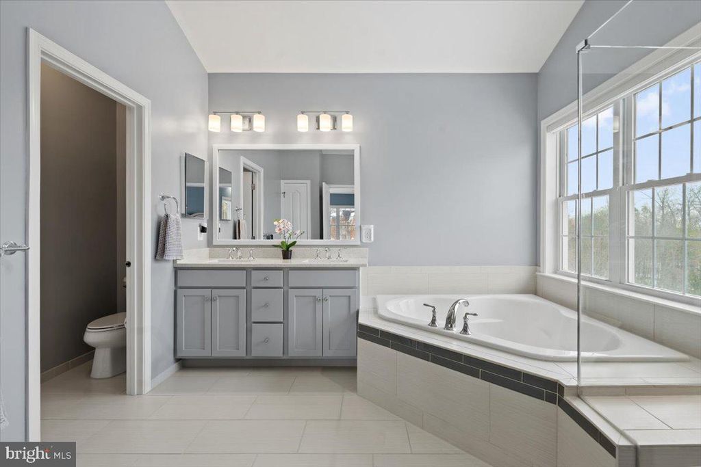 Image 36 of property listing at 23151 GLENORCHY CT, Ashburn, VA 20148