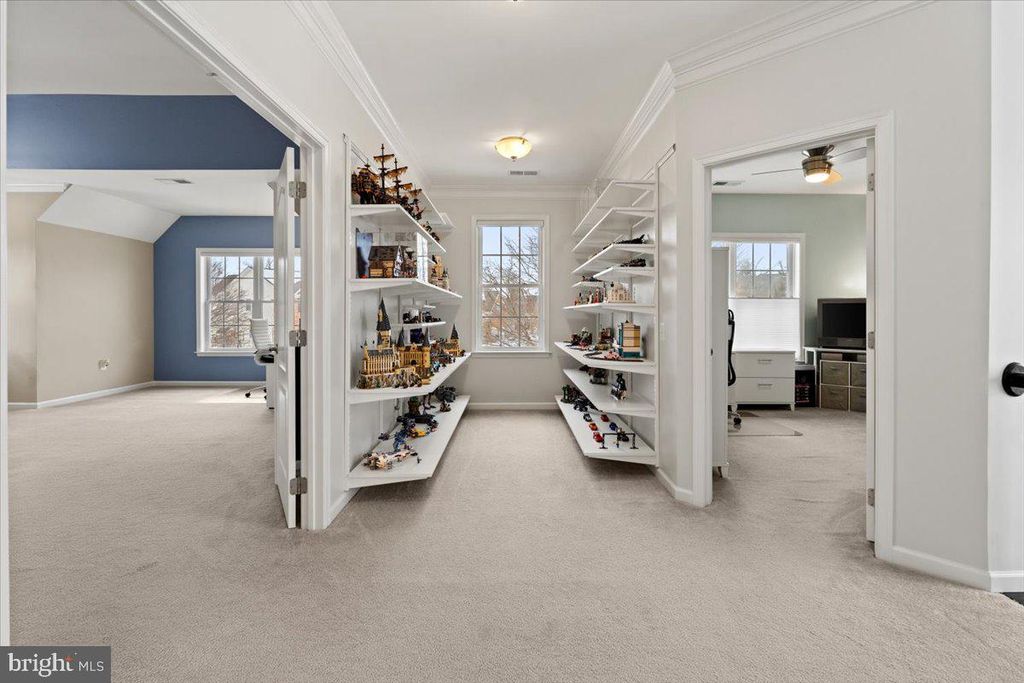 Image 38 of property listing at 23151 GLENORCHY CT, Ashburn, VA 20148