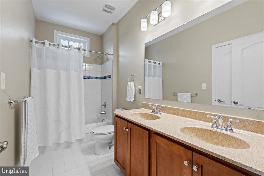 Image 45 of property listing at 23151 GLENORCHY CT, Ashburn, VA 20148