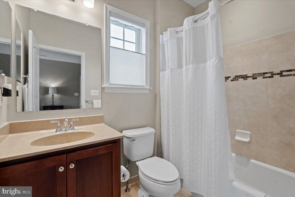 Image 48 of property listing at 23151 GLENORCHY CT, Ashburn, VA 20148