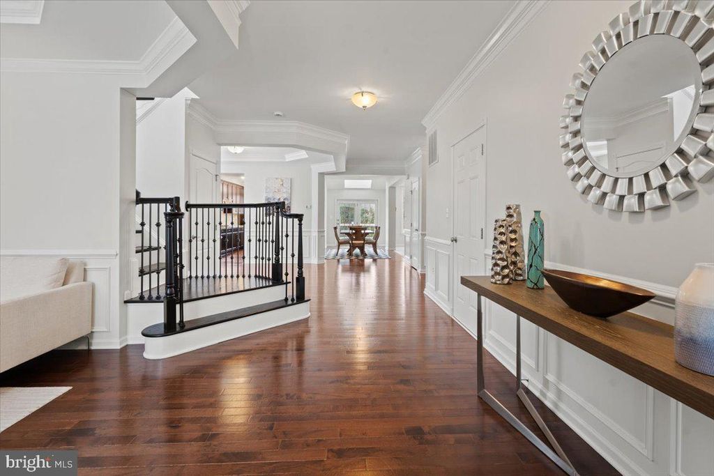 Image 6 of property listing at 23151 GLENORCHY CT, Ashburn, VA 20148