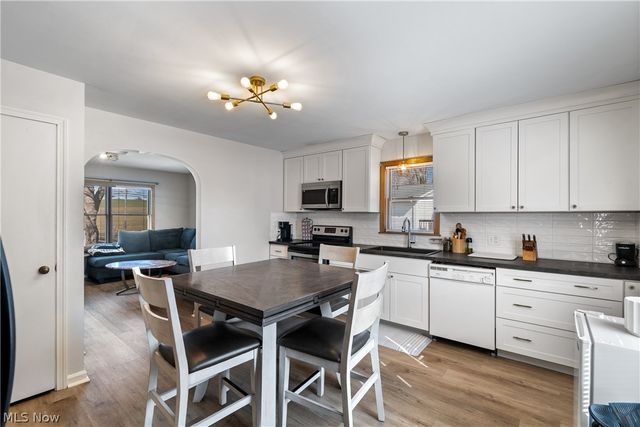 1170 Smith Kramer Street NE, Hartville, OH 44632