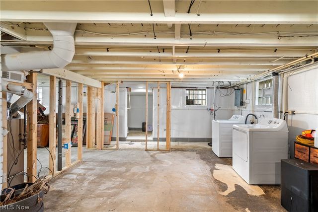 1170 Smith Kramer Street NE, Hartville, OH 44632