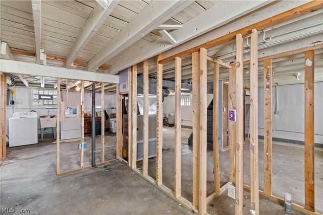 1170 Smith Kramer Street NE, Hartville, OH 44632