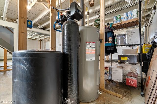 1170 Smith Kramer Street NE, Hartville, OH 44632