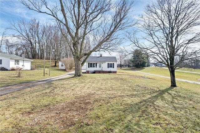1170 Smith Kramer Street NE, Hartville, OH 44632